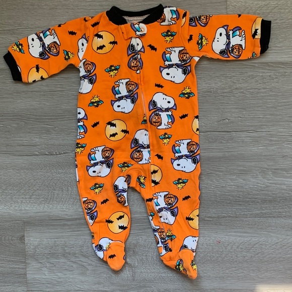 ⭐️ Peanuts Snoopy Kids Footie Pajamas - Orange and Black 3 6 Months - Picture 1 of 5